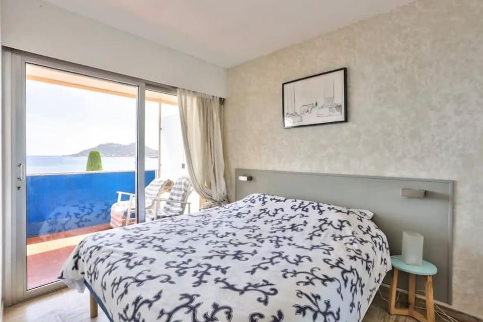 Superbe T2 avec Terrasse de 16m2 Vue mer XXL Apartment in Saint-Raphael