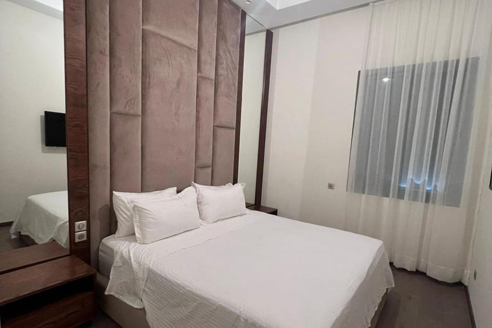 2 Bed Apartment - Balcony Parking Wifi Apartment in Casablanca