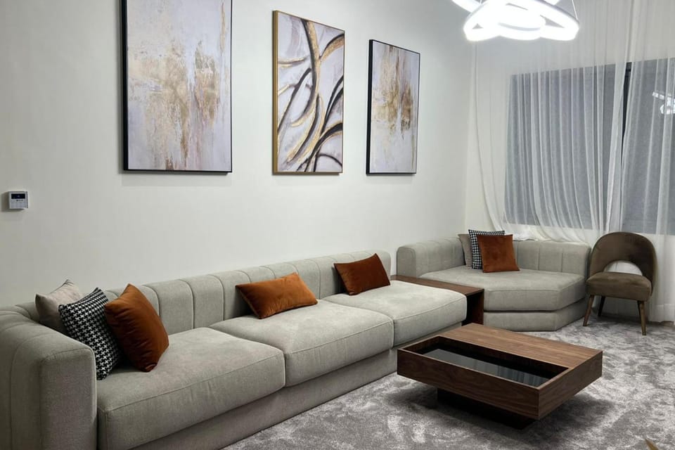 2 Bed Apartment - Balcony Parking Wifi Apartment in Casablanca