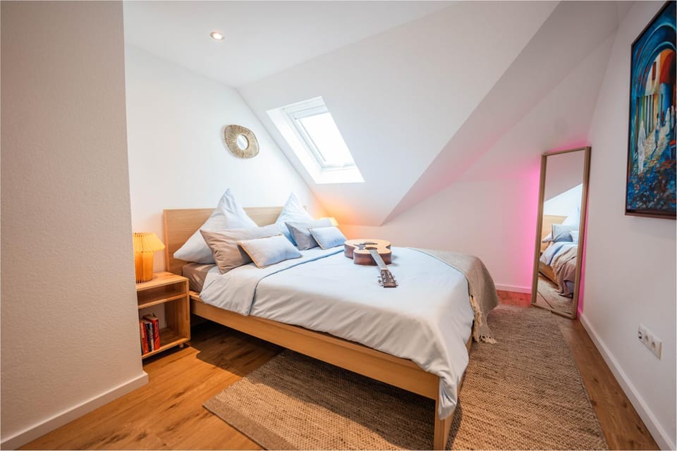 Bed, Photo of the whole room, Bedroom