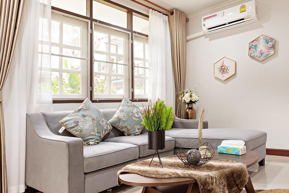 Suttisan 地铁口二层独栋花园别墅 五卧室三卫 Villa in Bangkok