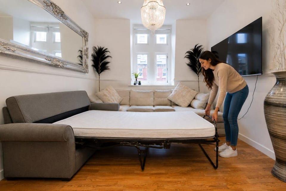 Bed, Living room