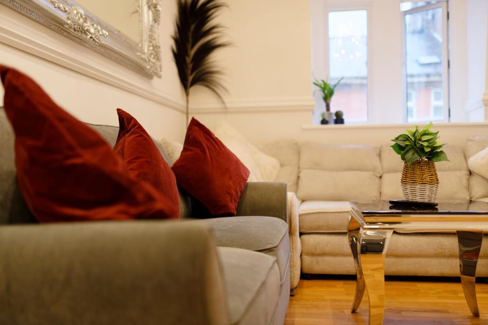 Living room, Decorative detail, Seating area, hair dresser, locker