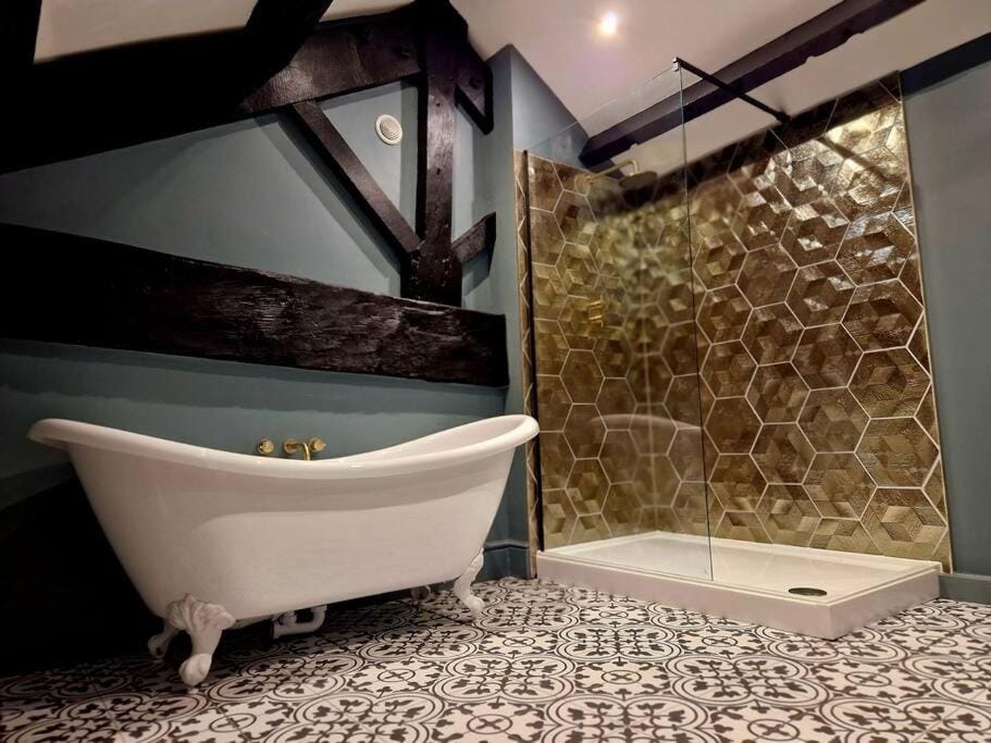 Hamilton-The Cruck Luxury Let Apartment in Wyre District
