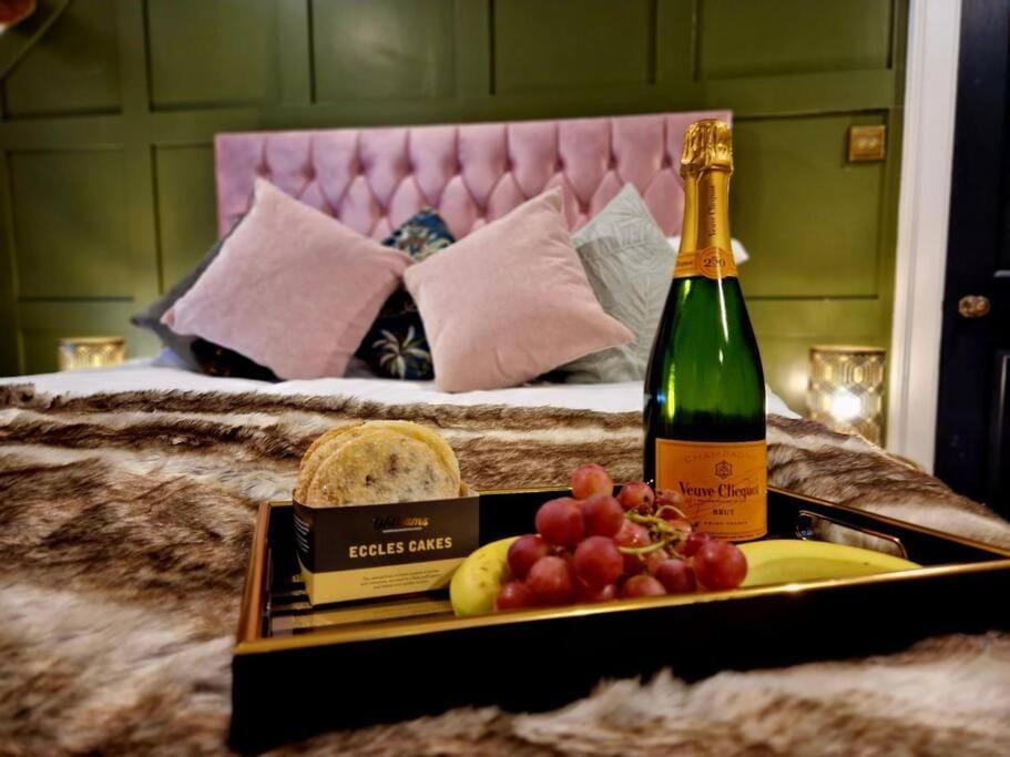 Hamilton-The Cruck Luxury Let Apartment in Wyre District