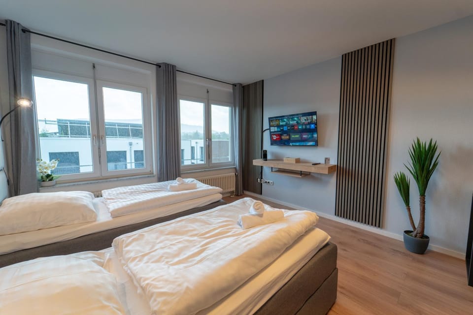 Bed, TV and multimedia, View (from property/room), Living room, Bedroom, towels