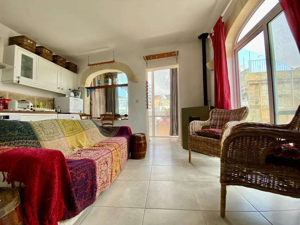Living room, Photo of the whole room
