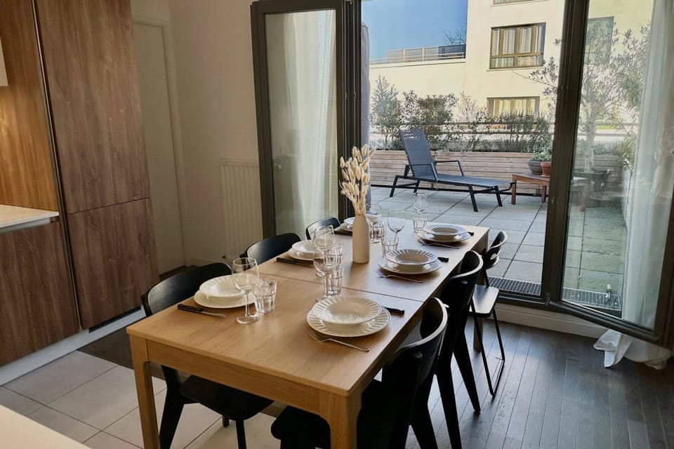 Luminous apartment with terraces Apartment in Saint-Denis, France