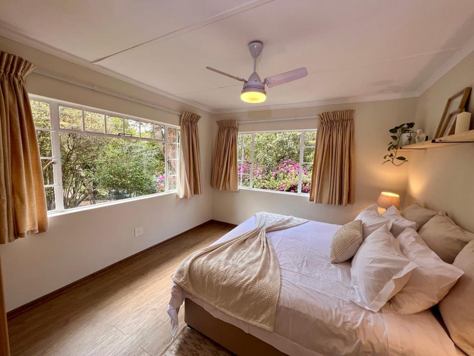 Bed, Bedroom, Garden view, fireplace, locker, wardrobe