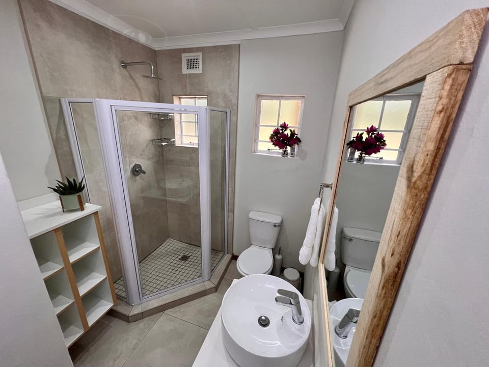 Shower, Toilet, Bathroom, locker, towels