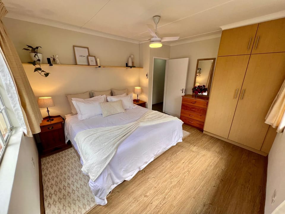 Bed, Bedroom, Garden view, fireplace, locker, wardrobe