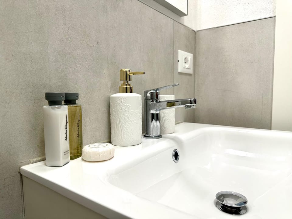 Bathroom, Decorative detail