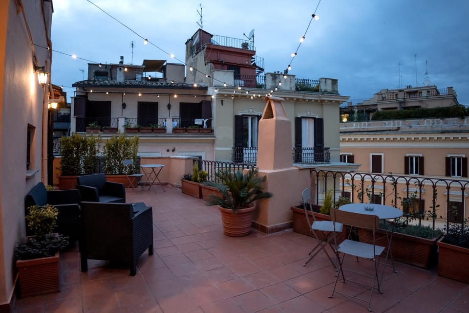 Property building, Balcony/Terrace, Balcony/Terrace