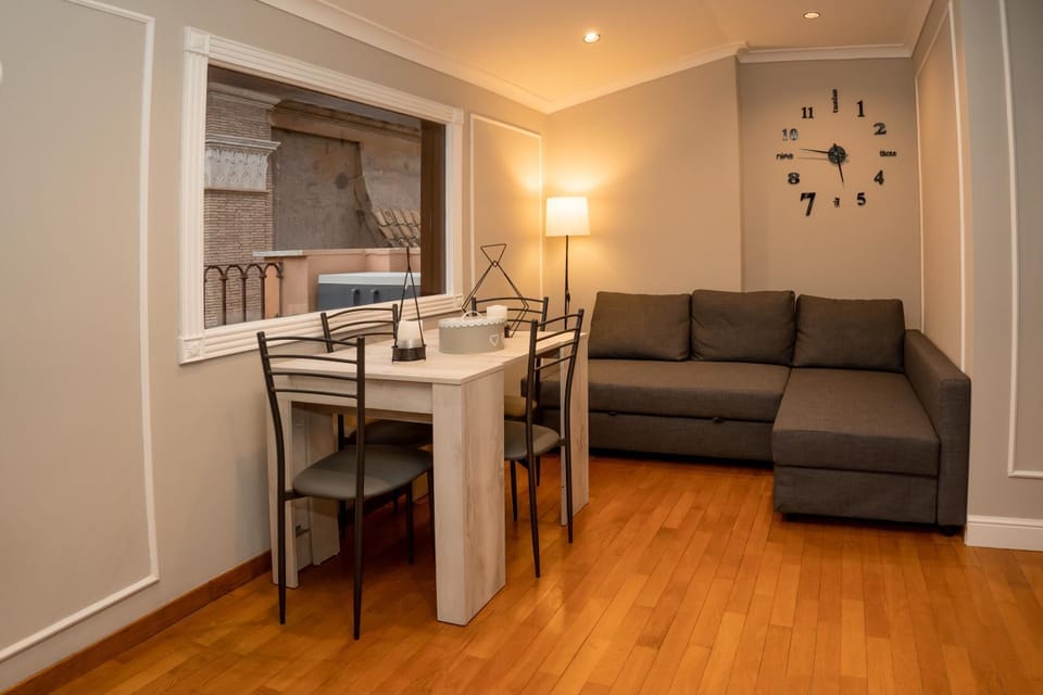 Seating area, Dining area