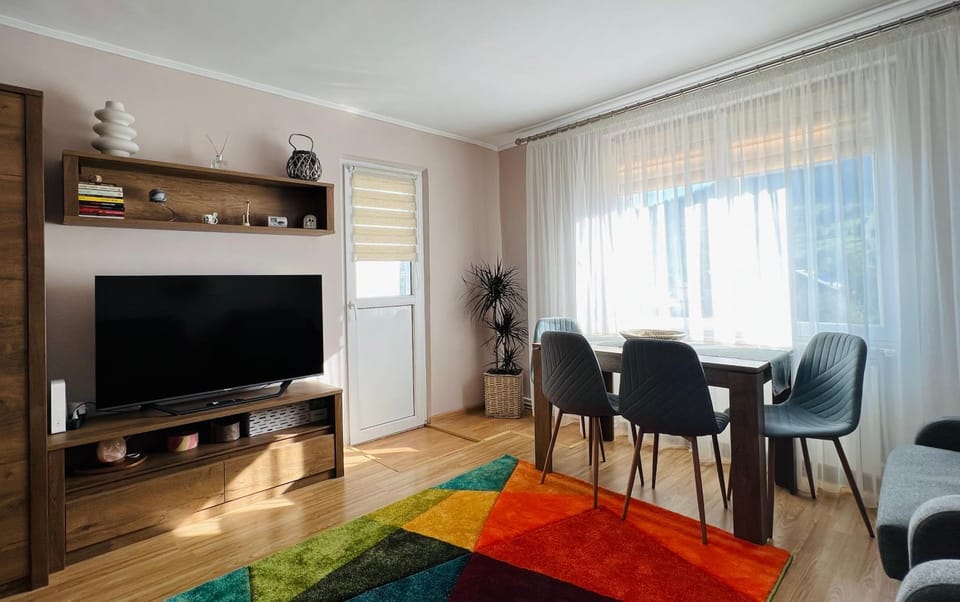 TV and multimedia, Living room, Seating area, Dining area, Evening entertainment