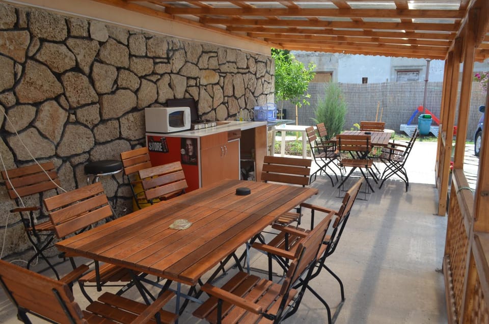 BBQ facilities, Dining area, Communal kitchen