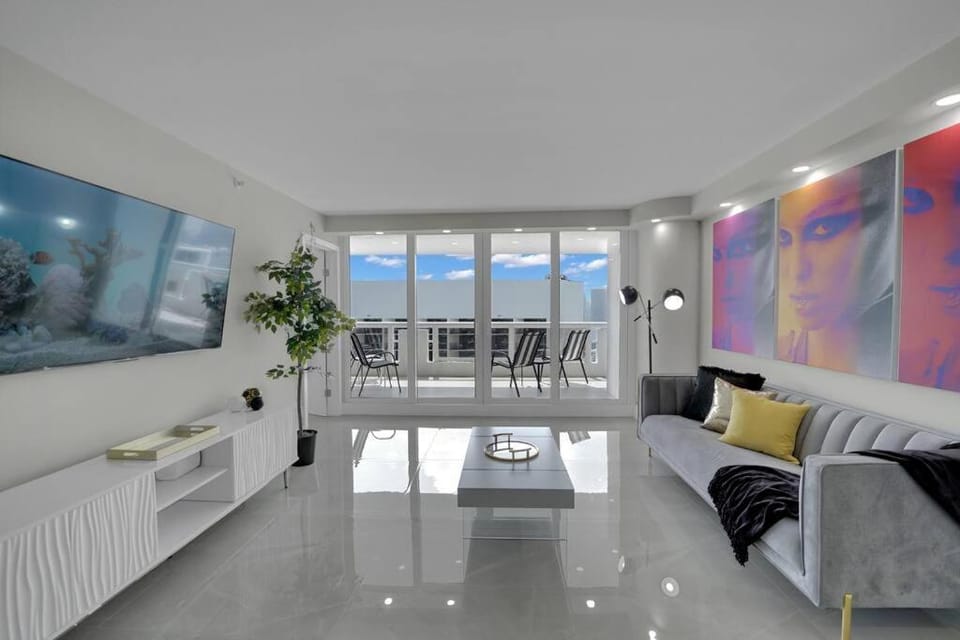 TV and multimedia, Balcony/Terrace, Living room, City view, Sea view