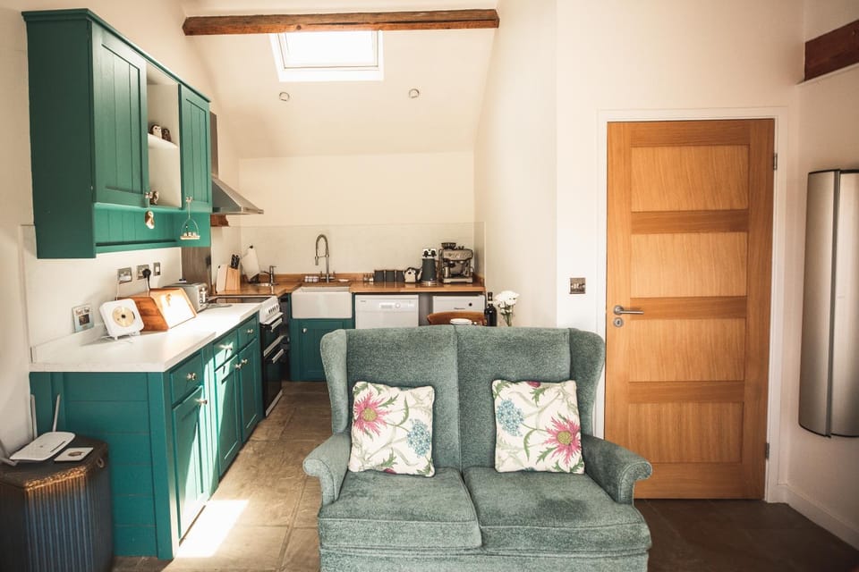 Kitchen or kitchenette, Living room, Seating area, Dining area, stove