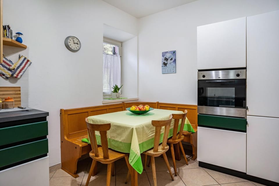 Property building, Kitchen or kitchenette, Living room