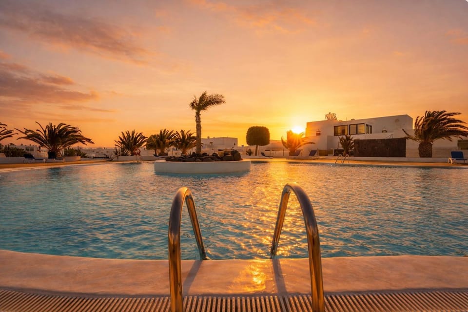 Day, Natural landscape, Pool view, Swimming pool, Sunrise, Sunset, sunbed