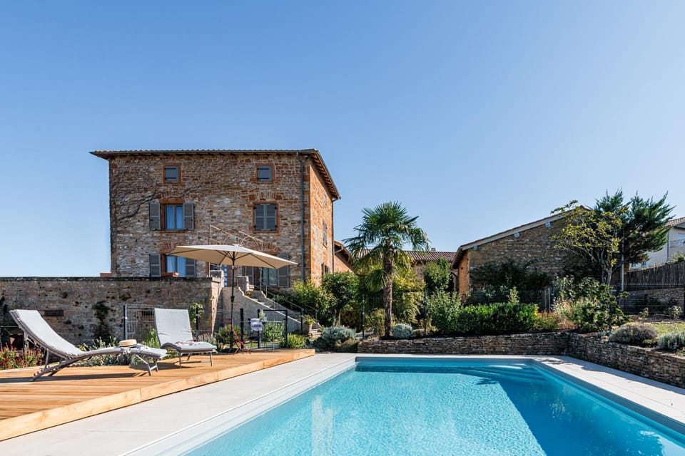 Property building, Balcony/Terrace, Pool view, Swimming pool, Swimming pool, sunbed