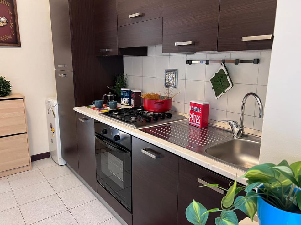 Kitchen or kitchenette, pet friendly, stove