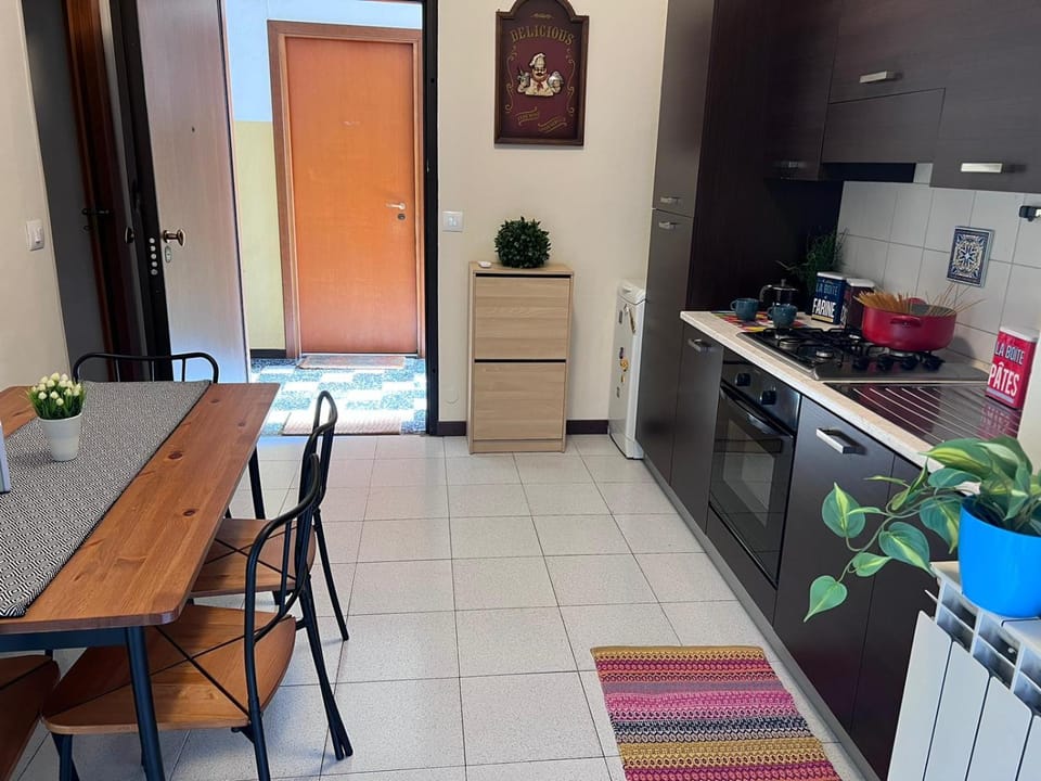 Kitchen or kitchenette, pet friendly, stove