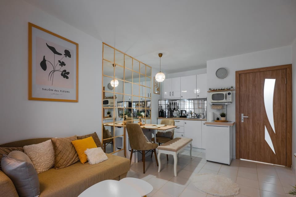 Kitchen or kitchenette, Living room, Seating area, Dining area, minibar, pet friendly, stove