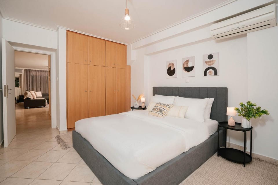 Bed, Photo of the whole room, Bedroom, wardrobe, air conditioner