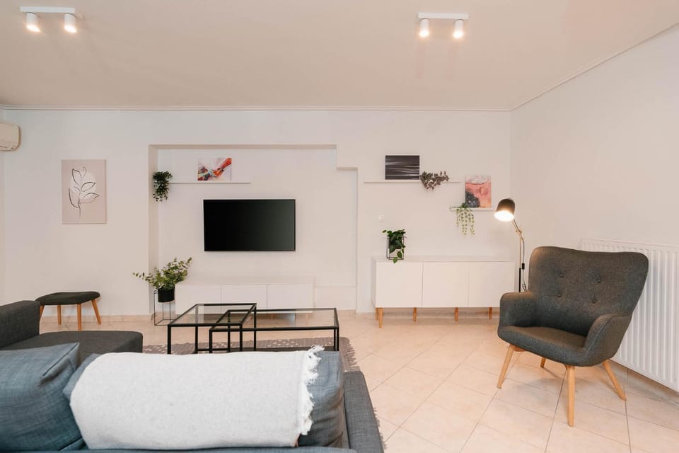 Communal lounge/ TV room, TV and multimedia, Living room, Evening entertainment