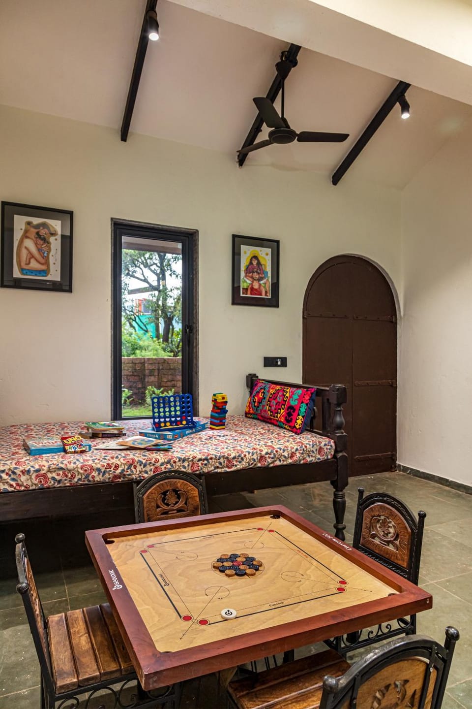 Seating area, Dining area