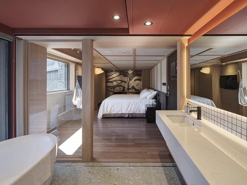 Bed, Bathroom, TV and multimedia, Photo of the whole room, Bedroom, Bath, towels