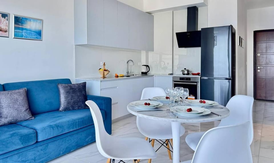 Kitchen or kitchenette, Living room, Seating area, Dining area, oven, stove