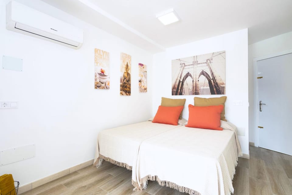 Bed, Photo of the whole room, air conditioner