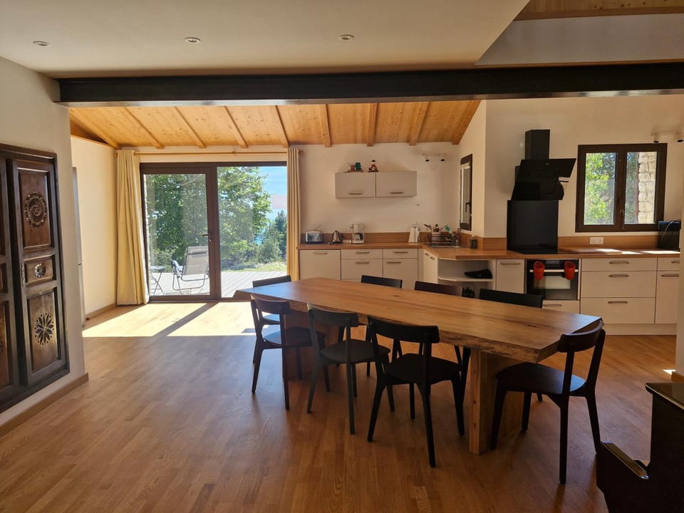 Dining area, kitchen