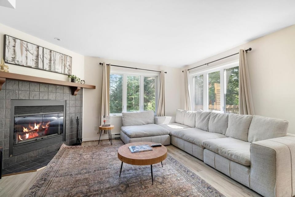 Living room, Seating area, fireplace