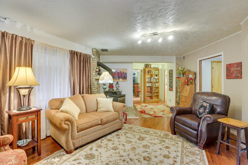 Fort Calhoun Home w/ Screened Porch + Playground! Apartment in Iowa