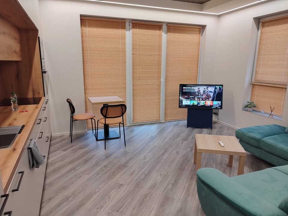 Communal lounge/ TV room, TV and multimedia, Living room, Dining area