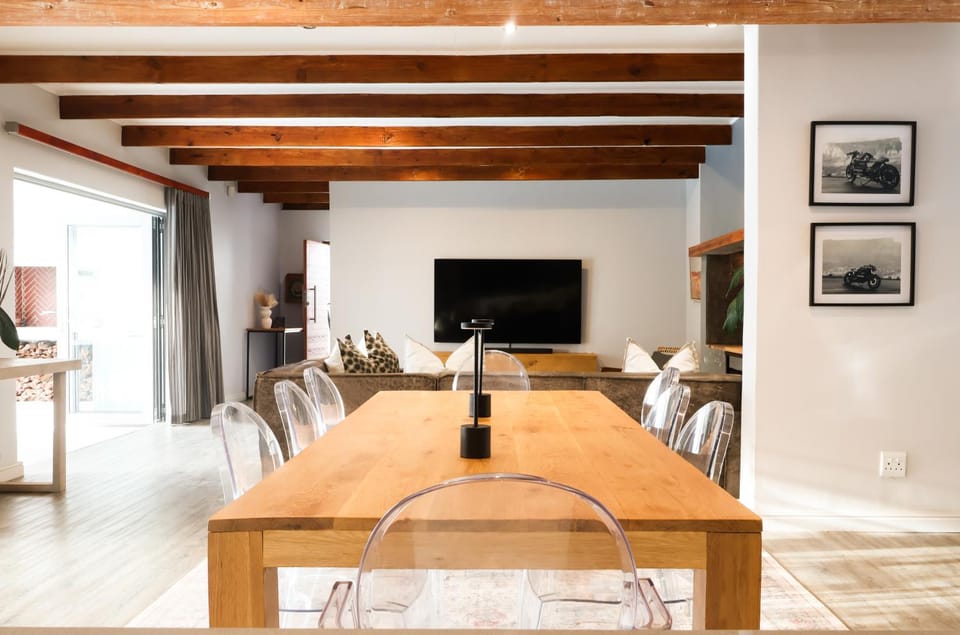 Central Stellenbosch Home (4 bed, pool & inverter) House in Stellenbosch