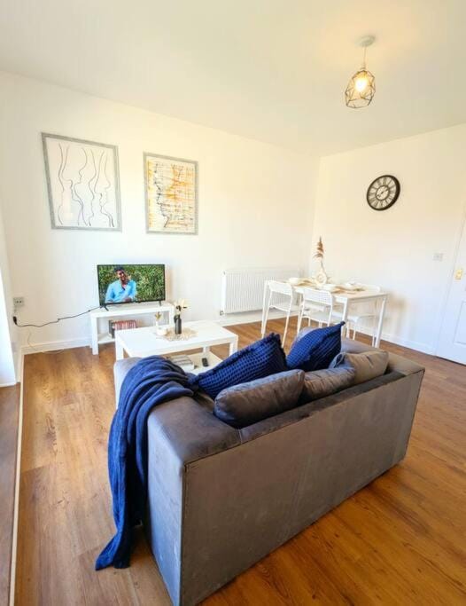 3-Bed, Sleeps 6, 1 Bath, Parking, WiFi Apartment in Ipswich