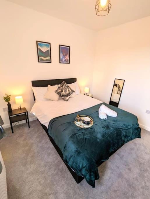 3-Bed, Sleeps 6, 1 Bath, Parking, WiFi Apartment in Ipswich