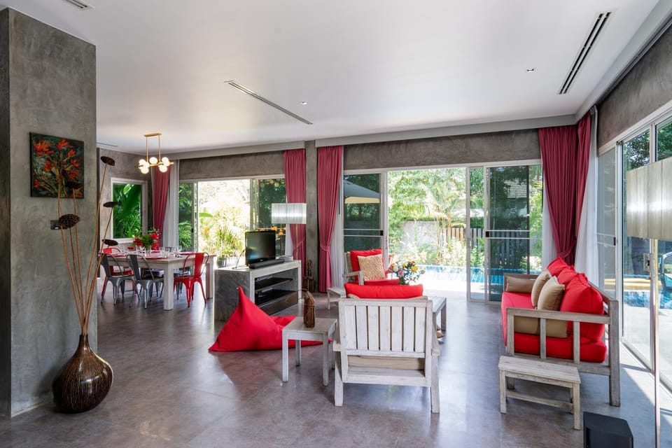Living room, Seating area, Dining area