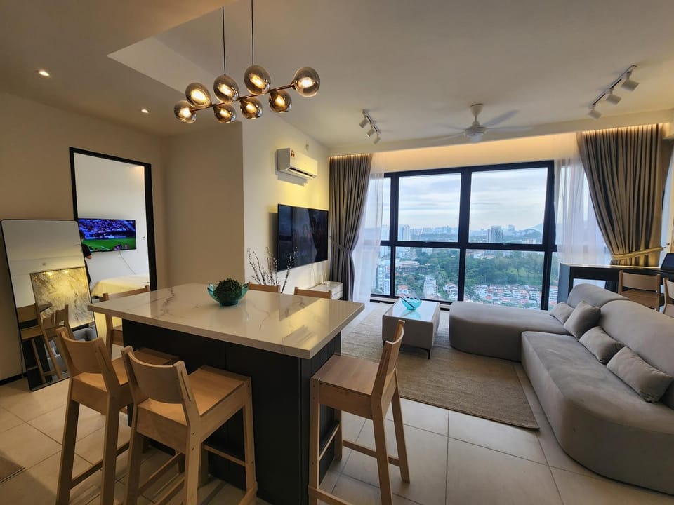Communal lounge/ TV room, TV and multimedia, Living room, Seating area, Dining area, Evening entertainment, hair dresser