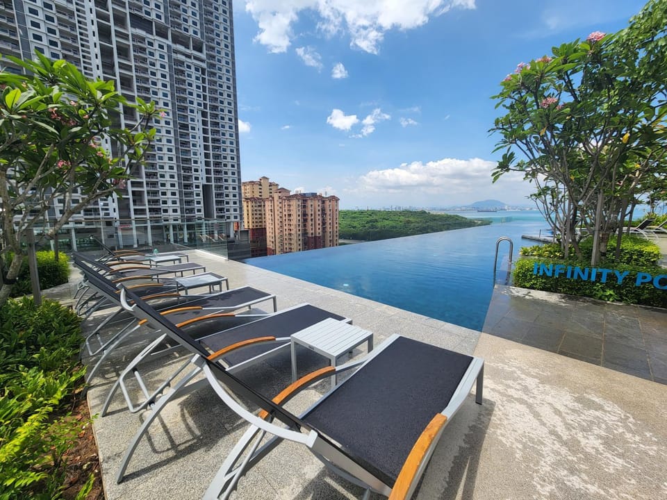 Property building, Patio, Day, Natural landscape, View (from property/room), Balcony/Terrace, Lake view, Pool view, River view, Sea view, Swimming pool, sunbed