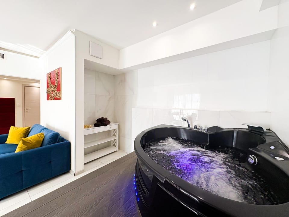 Hot Tub, Living room