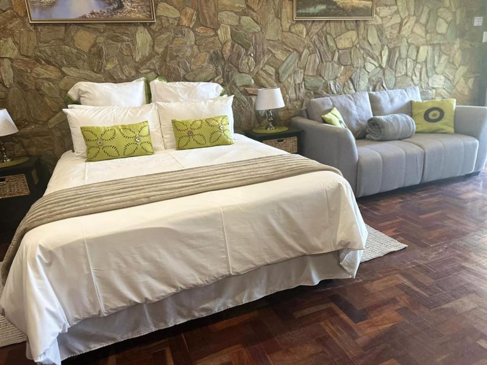 Bed, Seating area, Bedroom