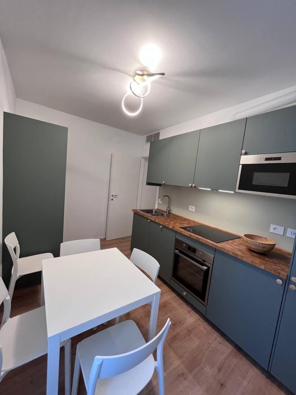 Kitchen or kitchenette, Dining area, oven, stove