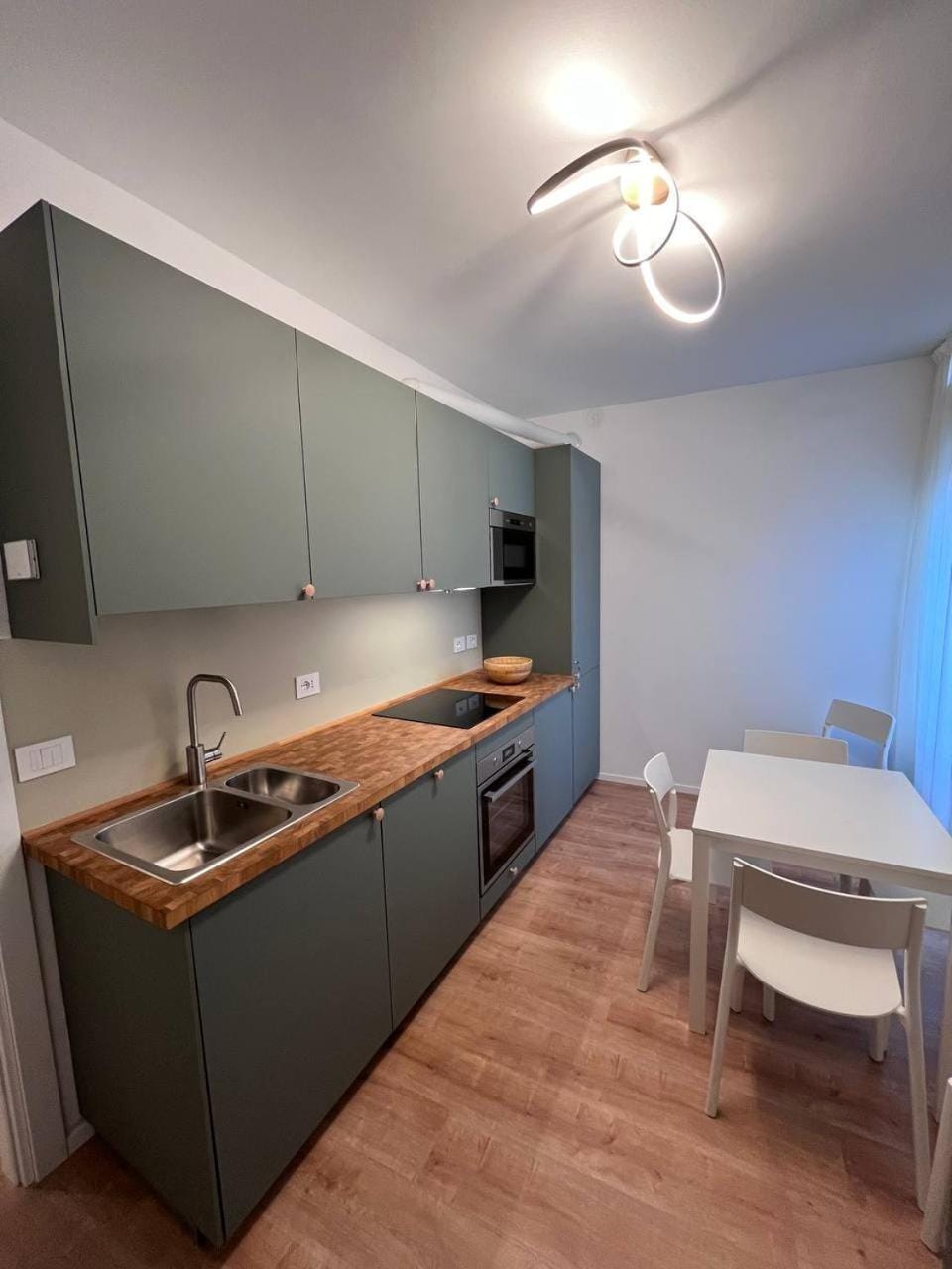 Kitchen or kitchenette, Dining area, stove