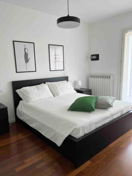 Bed, Photo of the whole room, Bedroom, internet