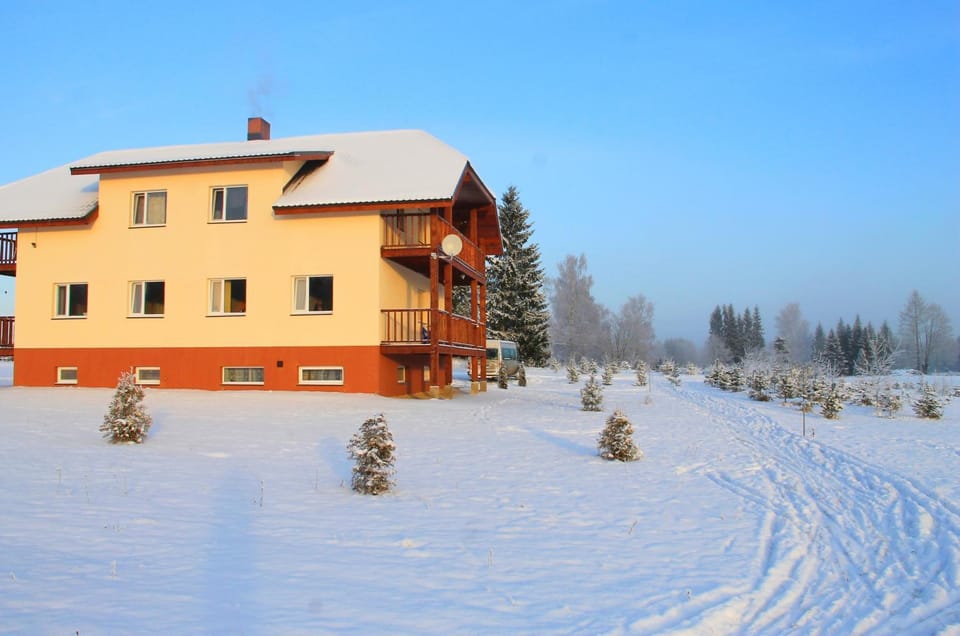 Property building, Day, Neighbourhood, Natural landscape, Winter, Skiing, On site